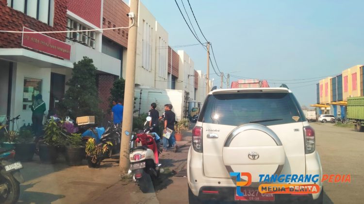Satpol PP Sidak ke Pergudangan Vivo, Ditemukan Pengolahan Kaldu Diduga dari B2