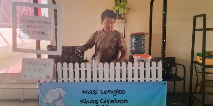 Erik pedagang Nasi Lengko khas Cirebon 