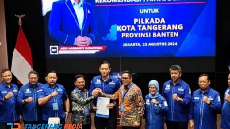 Bakal calon walikota dan wakil walikota Tangerang Sachrudin-Maryono menerima surat rekomendasi dari Ketua Umum Partai Demokrat Agus Harimurti Yudhoyono.