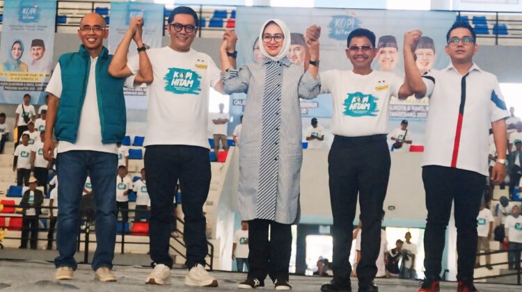 Calon Gubernur Banten Airin Rachmi Diany bersama Pasangan Calon Walikota Tangerang Sachrudin dan Calon Walikota Tangerang Maryono saat Konsolidasi Pemuda Pemudi Himpunan Taruna Muda (KOPI HITAM).