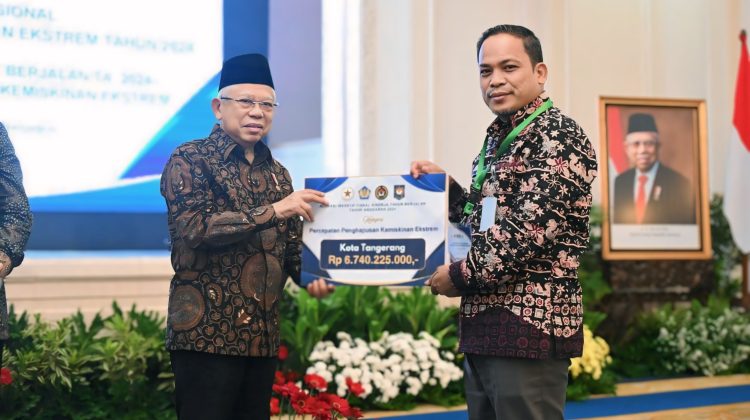 Wakil Presiden Ma'ruf Amin dan PJ Walikota Tangerang Dr Nurdin dalam serah terima Insentif Fiskal 6.7 miliar (Foto : Angger / tangerangpedia.com)