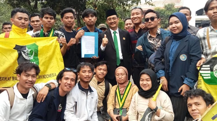 Pelantikan DPRD Kota Tangerang Dikepung Demonstrasi: Mahasiswa Tuntut Pembatalan Proyek PSEL