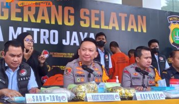 AKBP Victor D.H. Inkiriwang, S.H., S.I.K., M.Si. Bersama BNN, Ditjen Bea Dan Cukai dalam Konfrensi Pers di Polres Tengerang Selatan (foto : awi/ tangerangpedia.com)