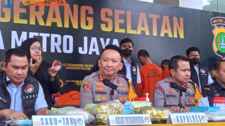 AKBP Victor D.H. Inkiriwang, S.H., S.I.K., M.Si. Bersama BNN, Ditjen Bea Dan Cukai dalam Konfrensi Pers di Polres Tengerang Selatan (foto : awi/ tangerangpedia.com)