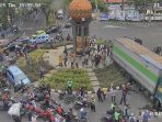 Truk di lokasi tugu adipura (foto : CCTV)