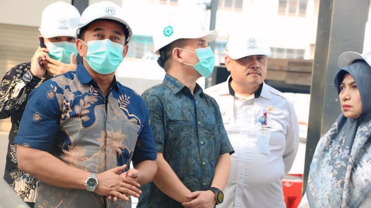 Komisi IV DPRD Kota Tangerang saat peninjauan proyek revitalisasi Pasar Anyar. (Foto: Ist)