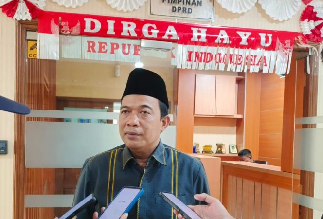 
					Ketua DPRD Tangerang Rusdi Alam