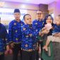 Pemberian Bantuan Sosial Untuk Keluarga Dengan Balita Risiko Stunting Oleh Mulyani Kepala Dinas Sosial Kota Tangerang (foto : ist)