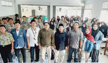 Swafoto Kemenag Kota Tangerang bersama Siswa Siswi MAN 2 Kota Tangerang (foto : ist)
