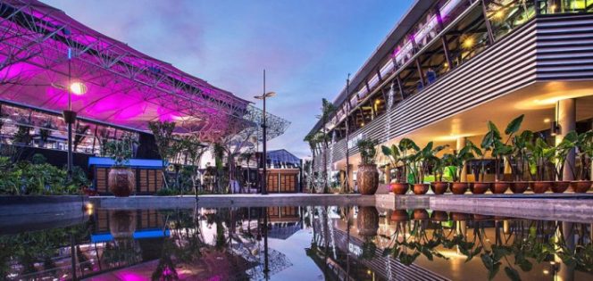 
					Tempat parkir luas dan aman di mall Tangerang Selatan