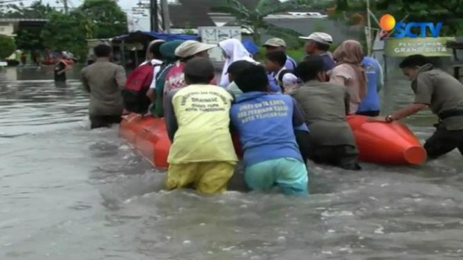 
					Walikota Tangerang dan Bencana Banjir