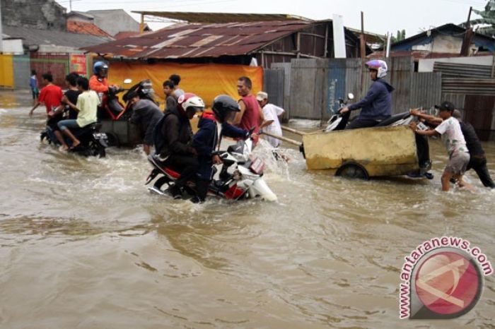 Polres metro tangerang kota gelar pasukan siaga banjir