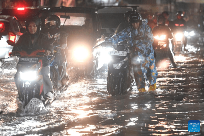 
					Banjir di Tangerang Selatan Ancaman dan Penanggulangannya