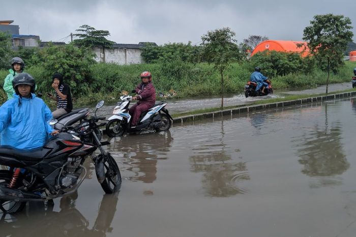 Atasi banjir total persada pemkot tangerang bangun sheet pile