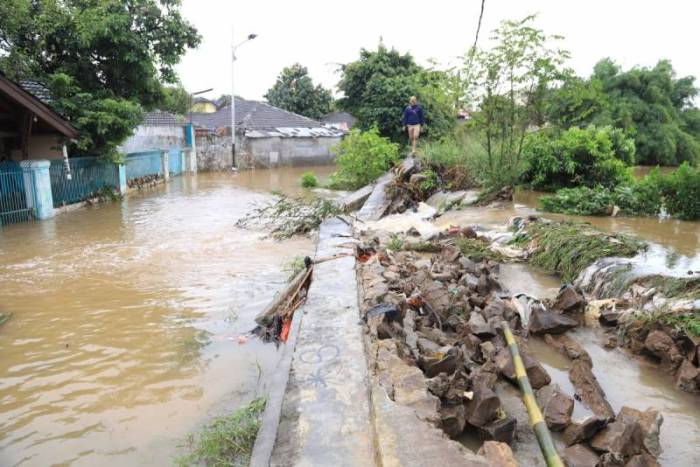 Pintu air 10 tangerang banjir