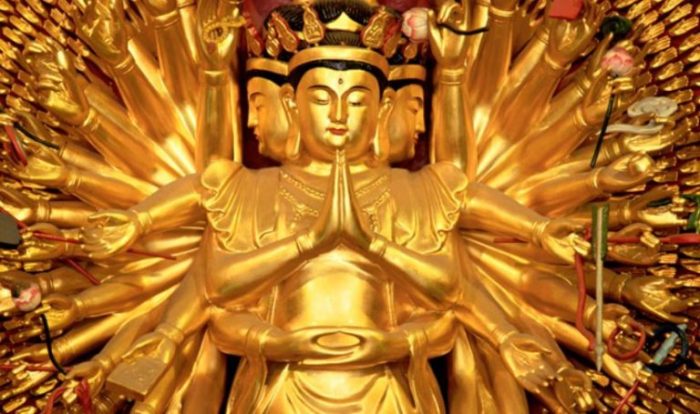 Salah satu faktor penyebab kemunduran dari kerajaan-kerajaan hindu-budha adalah