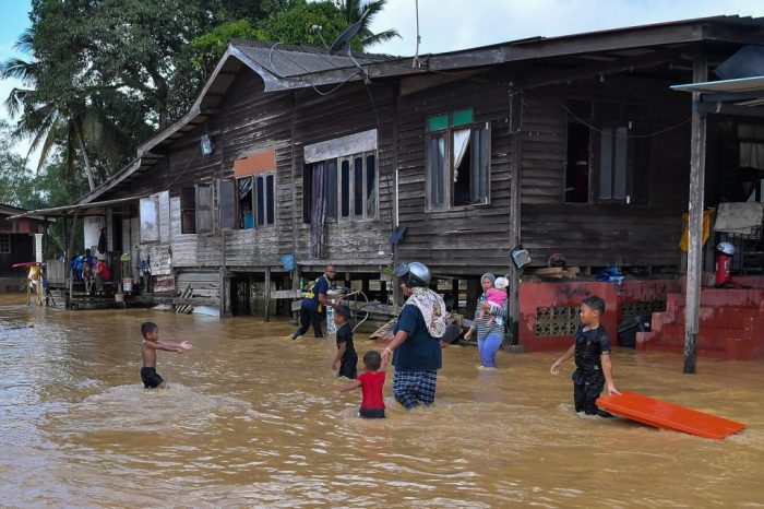 Banjir di teluk naga tangerang