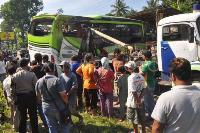 
					Kronologi Kecelakaan Bus Pariwisata di Batu Malang