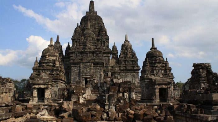 Jelaskan bukti keberadaan kerajaan kutai di indonesia