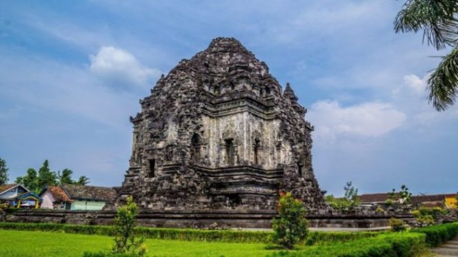 
					Sistem Pemerintahan Kerajaan Medang Kamulan