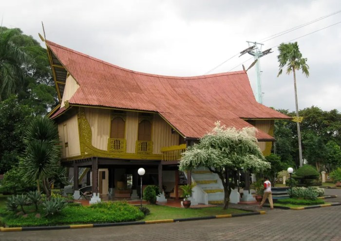 Rumah adat kepulauan riau