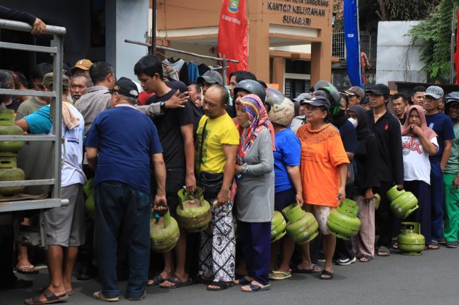 
					Antrian Gas Elpiji 3 Kg (foto : Ist)