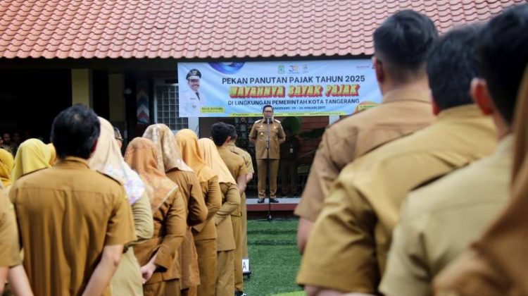 Wakil Wali Kota Tangerang, H. Maryono Hasan, memimpin apel pegawai di Lapangan Apel Pusat Pemerintahan Kota Tangerang (foto : ist)