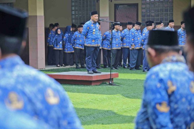 
					Pj Wali Kota Tangerang Dr. Nurdin Tegaskan Kolaborasi ASN Pada Apel Terakhir (foto : ist) 