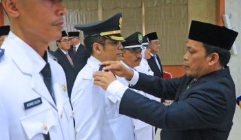 Pj Walikota Dr Nurdin saat melantik (foto : ist)