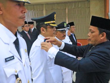 Pj Walikota Dr Nurdin saat melantik (foto : ist)