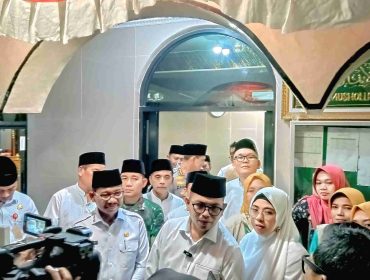 Gubernur Banten Andra Soni dalam Safari Ramadan 1446 H di Mushola Nurul Iman, Babakan Kota Tangerang (foto: AMG/tangerangpedia.com)