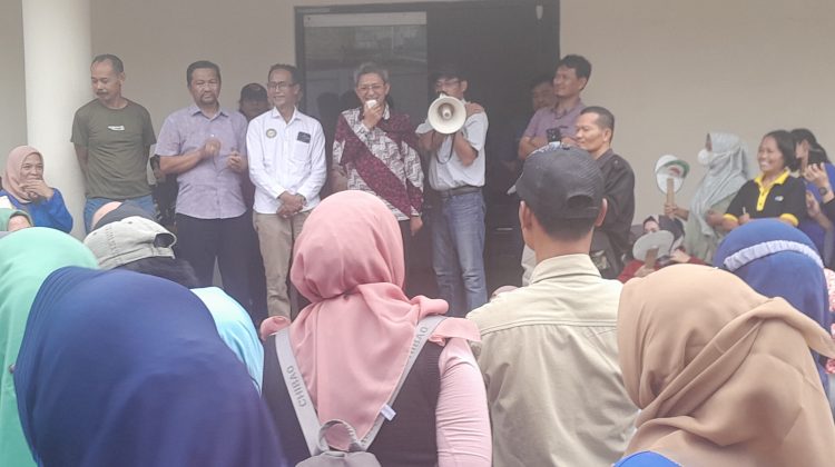 Uang THR Dicicil, Buruh Pabrik di Benda Gelar Aksi Protes