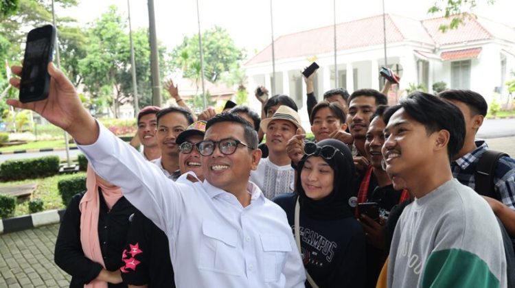Gubernur Banten Andra Soni saat menerima Influencer dan Conten Creatif Network (ICN) Provinsi Banten di Gedung Negara Provinsi Banten (Foto: ist)