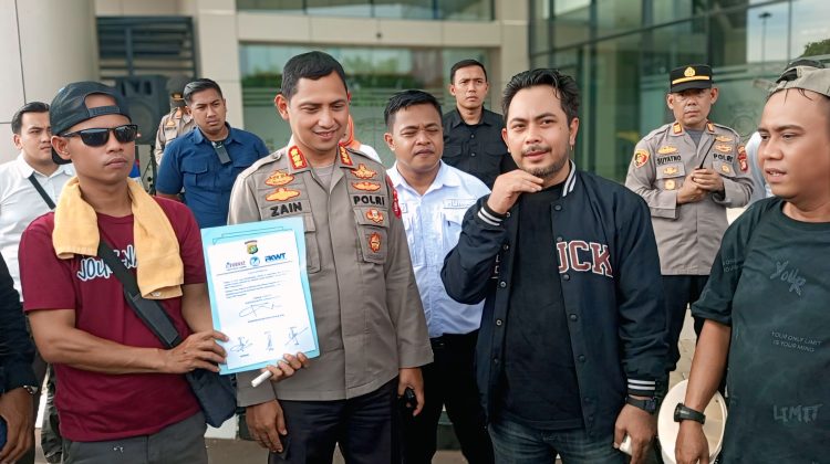Kapolres dan Wartawan di Tangerang Dalam Aksi Solidaritas Terhadap Tindak Kekerasan Terhadap Wartawan (foto:ist)