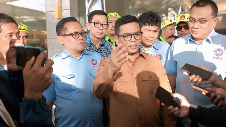Menjelang May Day 2025 Gubernur Banten, Andra Soni membersamai DPD KSPSI dalam Konsolidasi Akbar di Istana Nelayan Resort (foto: doni/tangerangpedia.com)
