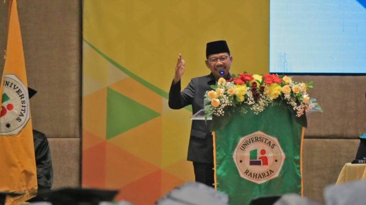Wali Kota Tangerang, H. Sachrudin Kelulusan Universitas Raharja pada Acara (Foto: Ist)