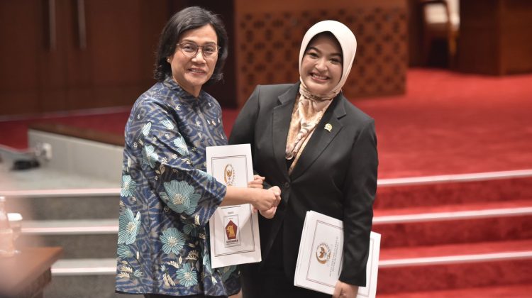Annisa Mahesa Anggota DPR RI dari Daerah Pemilihan Banten II Bersama Menteri Keuangan Sri Mulyani (foto:ist)