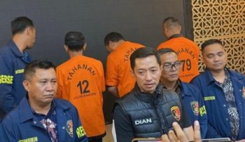 Dirkrimum Polda Banten Kombes Dian Setyawan saat Konferensi Pers Penahanan Ketiga Tersangka yang meminta jatah proyek 5 Triliun. Foto: Polda Banten