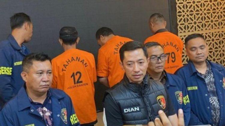 Dirkrimum Polda Banten Kombes Dian Setyawan saat Konferensi Pers Penahanan Ketiga Tersangka yang meminta jatah proyek 5 Triliun. Foto: Polda Banten