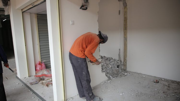 Renovasi lapak di Pasar Anyar (foto:ist)