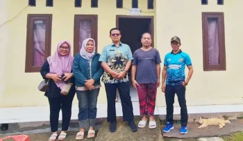 Pemkot Tangsel bersama warga penerima Program Perbaikan Rumah Tak Layak Huni
