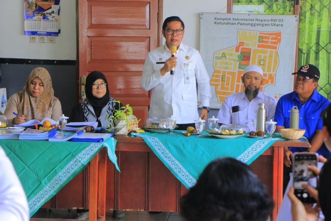 
Wakil Wali Kota Tangerang H. Maryono Hasan saat menghadiri program Program Kampung Iklim (ProKlim) Lestari (foto:ist)