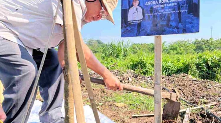 Penanaman pohon pada Gerakan 'Banten Teduh, Kota Tangerang Sejuk'