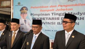 Gubernur Andra Soni pasca pelantikan Deden Apriandhi Hartawan sebagai sekretaris Daerah Provinsi Banten (foto:tangerangpedia)