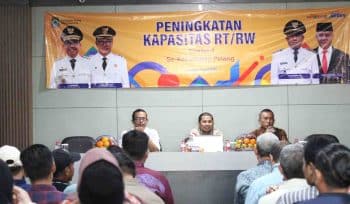 Kegiatan Peningkatan Kapasitas RT dan RW Triwulan II di Aula Kecamatan Pinang (foto:ist)