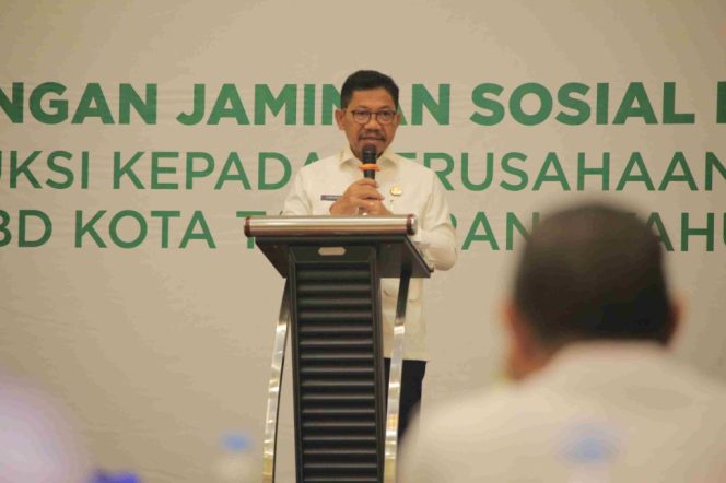 
Wali Kota Tangerang, Sachrudin, saat membuka kegiatan Sosialisasi Manfaat BPJS Ketenagakerjaan bagi Badan Usaha Jasa Konstruksi di Hotel D’Prima (foto:ist)