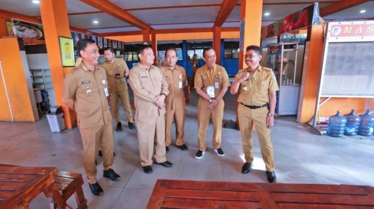 Wali Kota Tangerang, H. Sachrudin, meninjau langsung pelaksanaan Sistem Penerimaan Murid Baru (SPMB) (foto:ist)