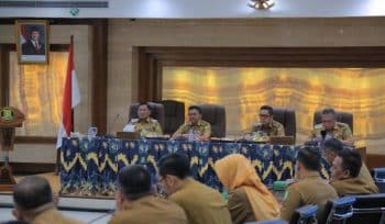 Suasana rapat evaluasi bulanan saat walikota Instruksikan Penertiban Kabel dan Penanganan Sampah (foto:ist)