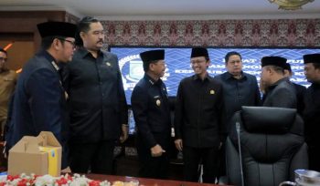 Wali Kota Tangerang Sachrudin bersama Pimpinan DPRD saat Rapat Paripurna DPRD Kota Tangerang Sepakati Perubahan KUA-PPAS 2025 (Foto: ist)