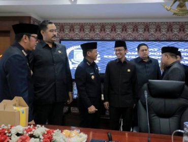 Wali Kota Tangerang Sachrudin bersama Pimpinan DPRD saat Rapat Paripurna DPRD Kota Tangerang Sepakati Perubahan KUA-PPAS 2025 (Foto: ist)
